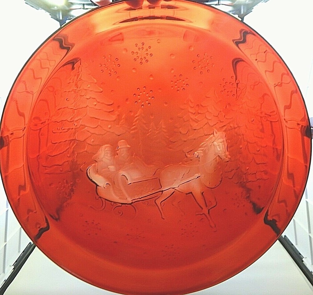 Arcoroc Sleigh Ride Glass Serving Platter 13” Round Red